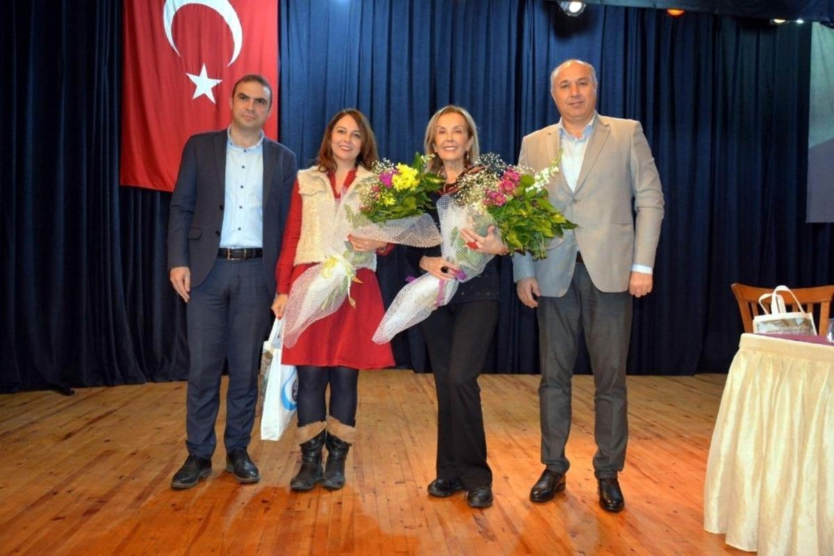 Yazar Canan Tan, Nazilli&rsquo;de s&ouml;yleşiye katıldı