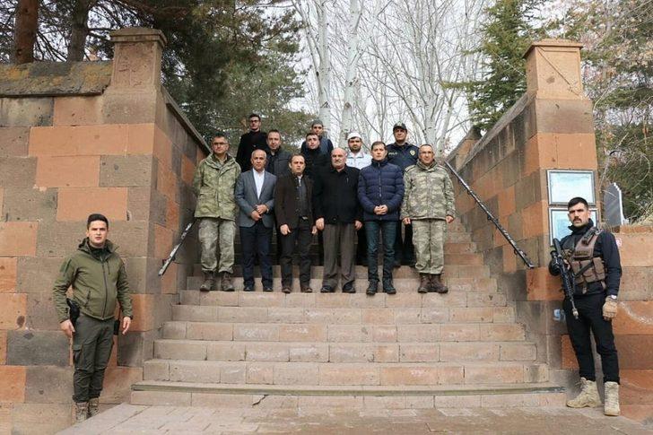 Çaldıran heyetinden şehit Eren Öztürk’ün ailesine ziyaret G3