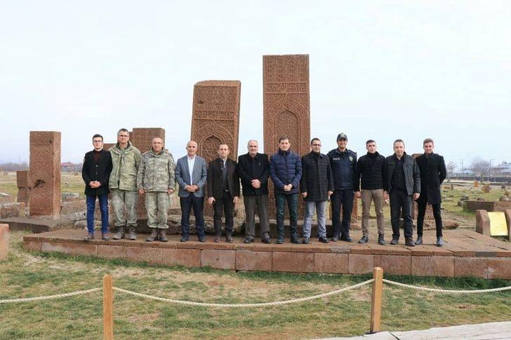 Çaldıran heyetinden şehit Eren Öztürk’ün ailesine ziyaret G4