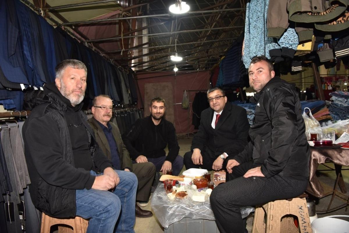 Başkan &Ouml;z&rsquo;den pazar esnafına ziyaret