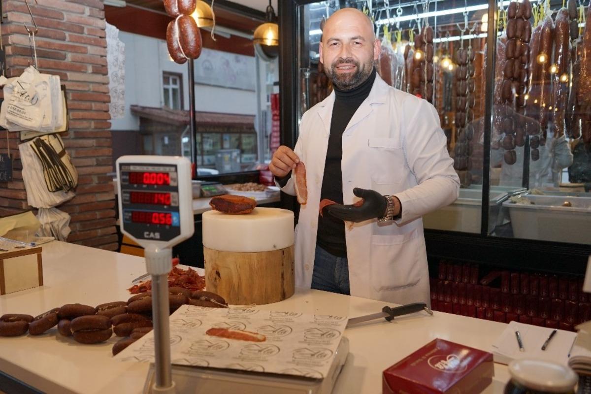 (&Ouml;zel) &Uuml;n&uuml; D&uuml;nya&rsquo;ya dağılan Kastamonu pastırmasının fiyatı 140 liradan satılıyor