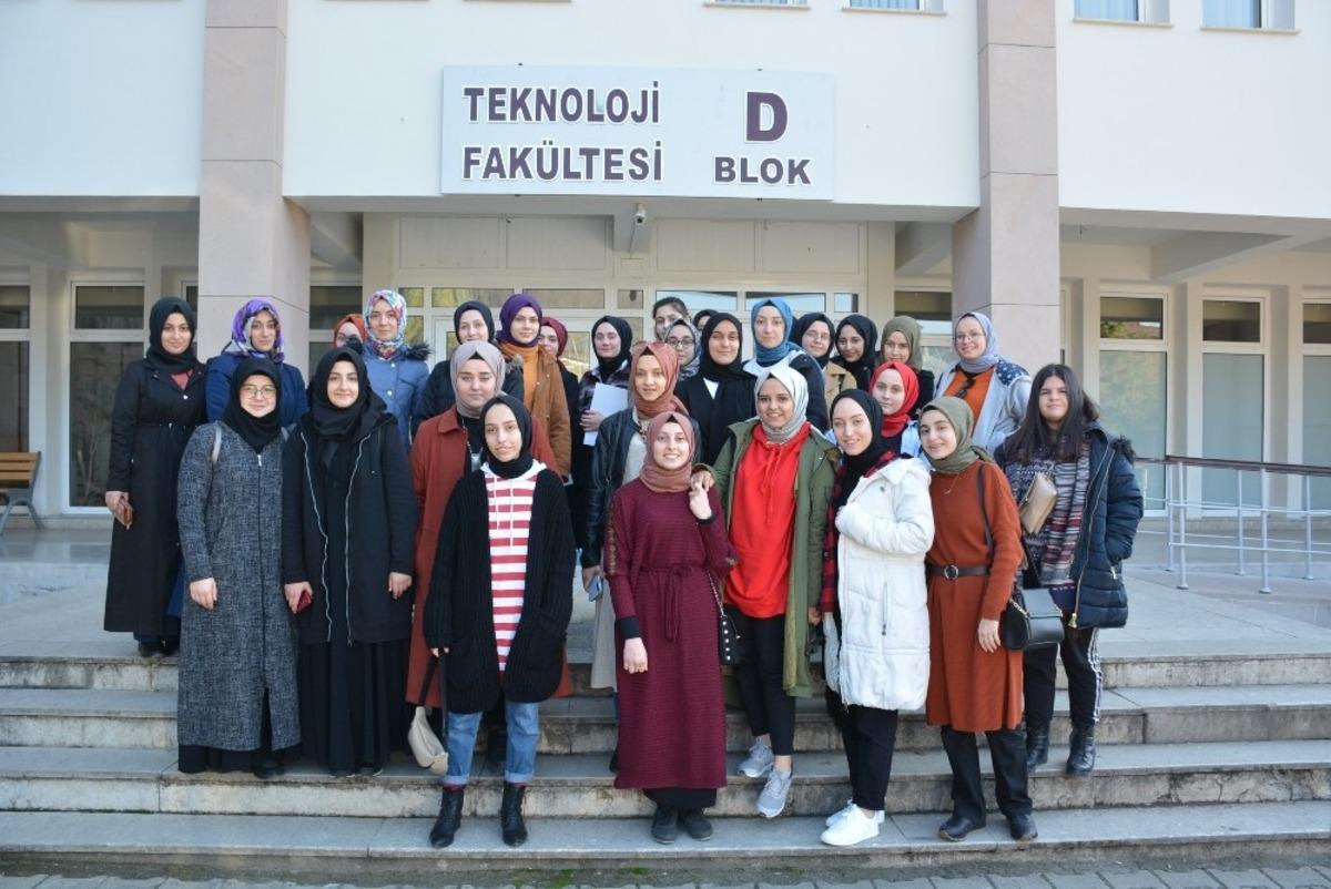 Lise &ouml;ğrencileri D&uuml;zce &Uuml;niversitesi&rsquo;ni ziyaret etti