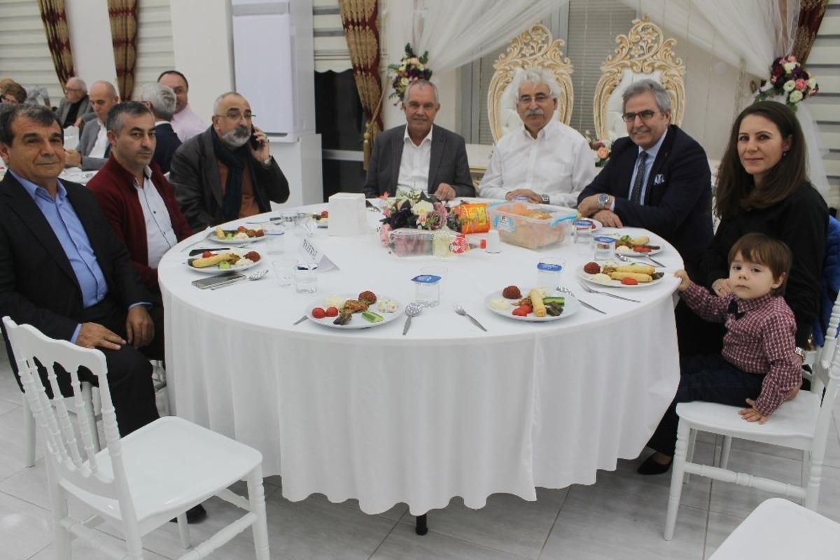 &Ouml;ğrencilere burs i&ccedil;in gece d&uuml;zenledi