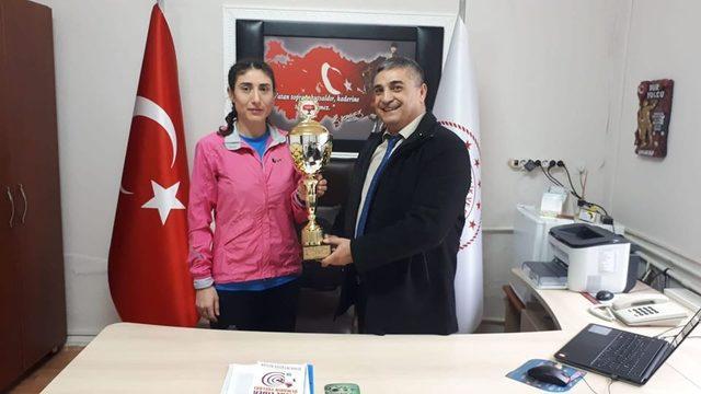 ‘Cumhuriyet Şehitleri Ulusal Koşusu’nu Sebahat Akpınar kazandı