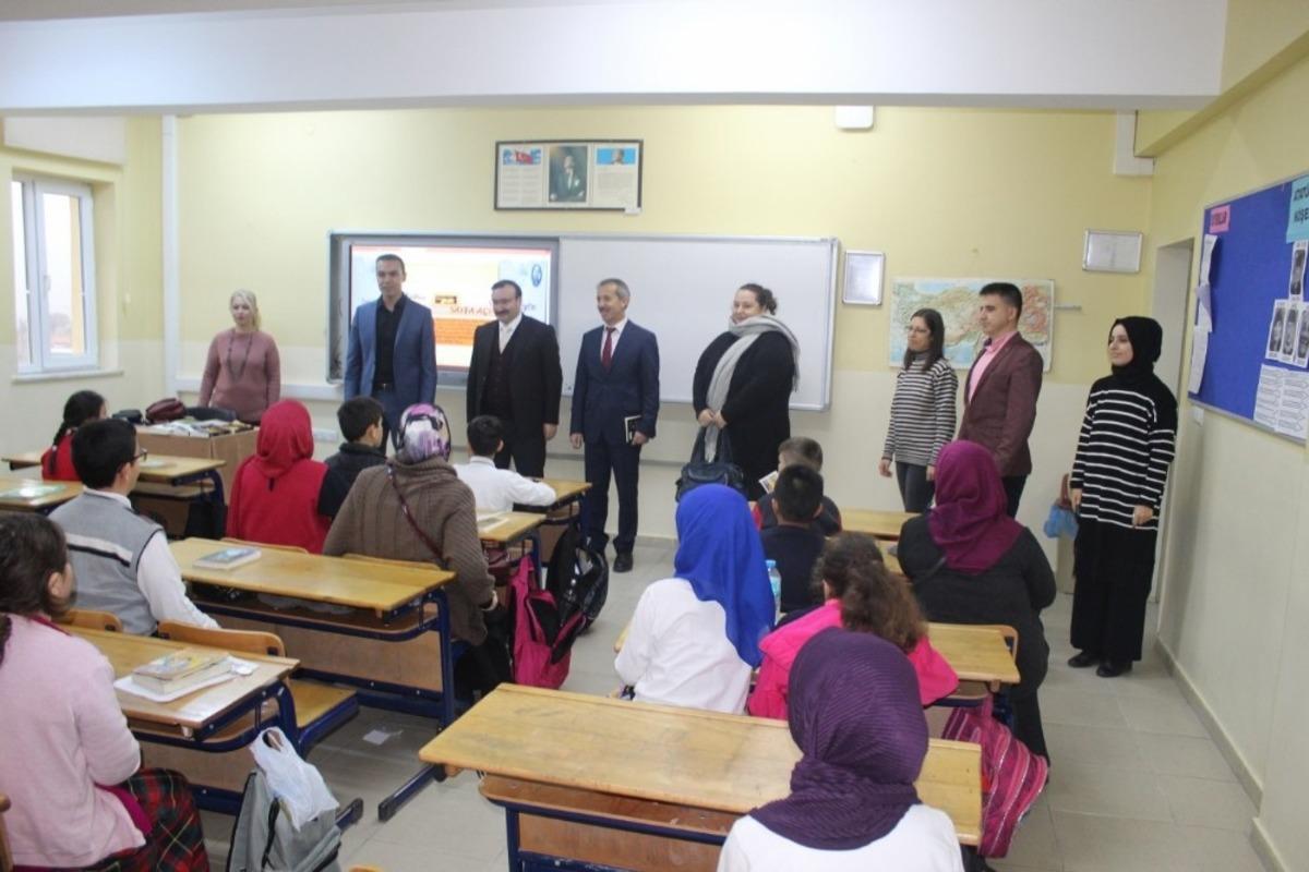 Emet&rsquo;te kitap okuma kampanyası yoğun katılımla devam ediyor