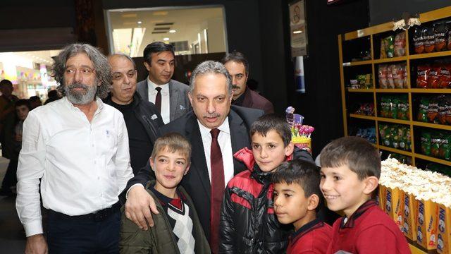 Talas Belediyesi öğrencilere ’Naim’i izletiyor