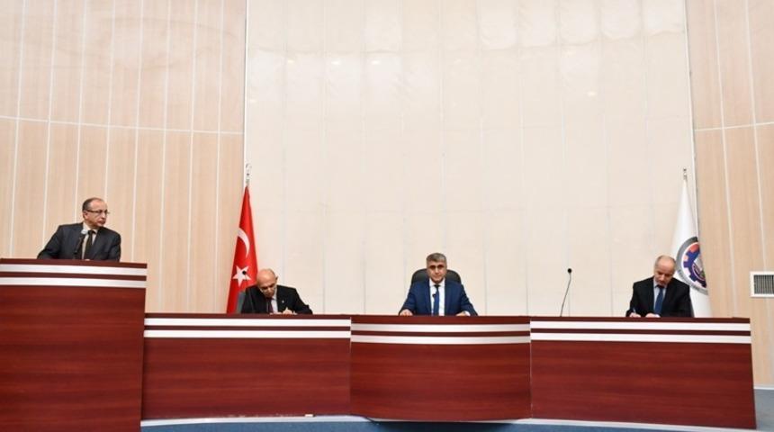 Karab&uuml;k&rsquo;te muhtarlar toplantısı