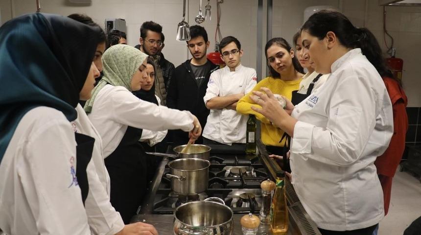 Gastronomi b&ouml;l&uuml;m&uuml; &ouml;ğrencilerine bulgur eğitimi
