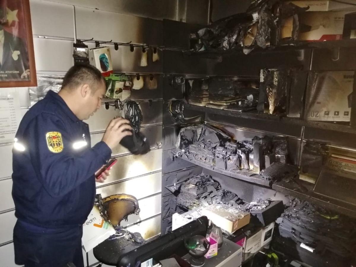 Elektrik kontağından yangın &ccedil;ıktı