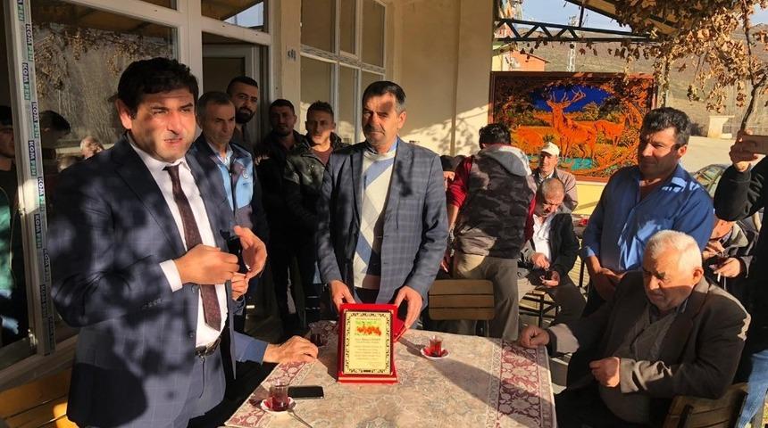 Mahalle muhtarlığından Başkan Çiğdem’e teşekkür plaketi