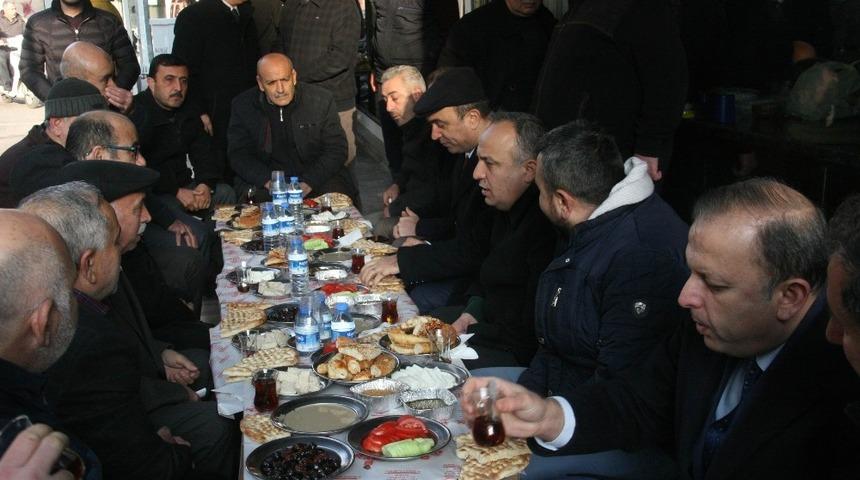 Vali Soytürk esnaflar ile bir araya geldi