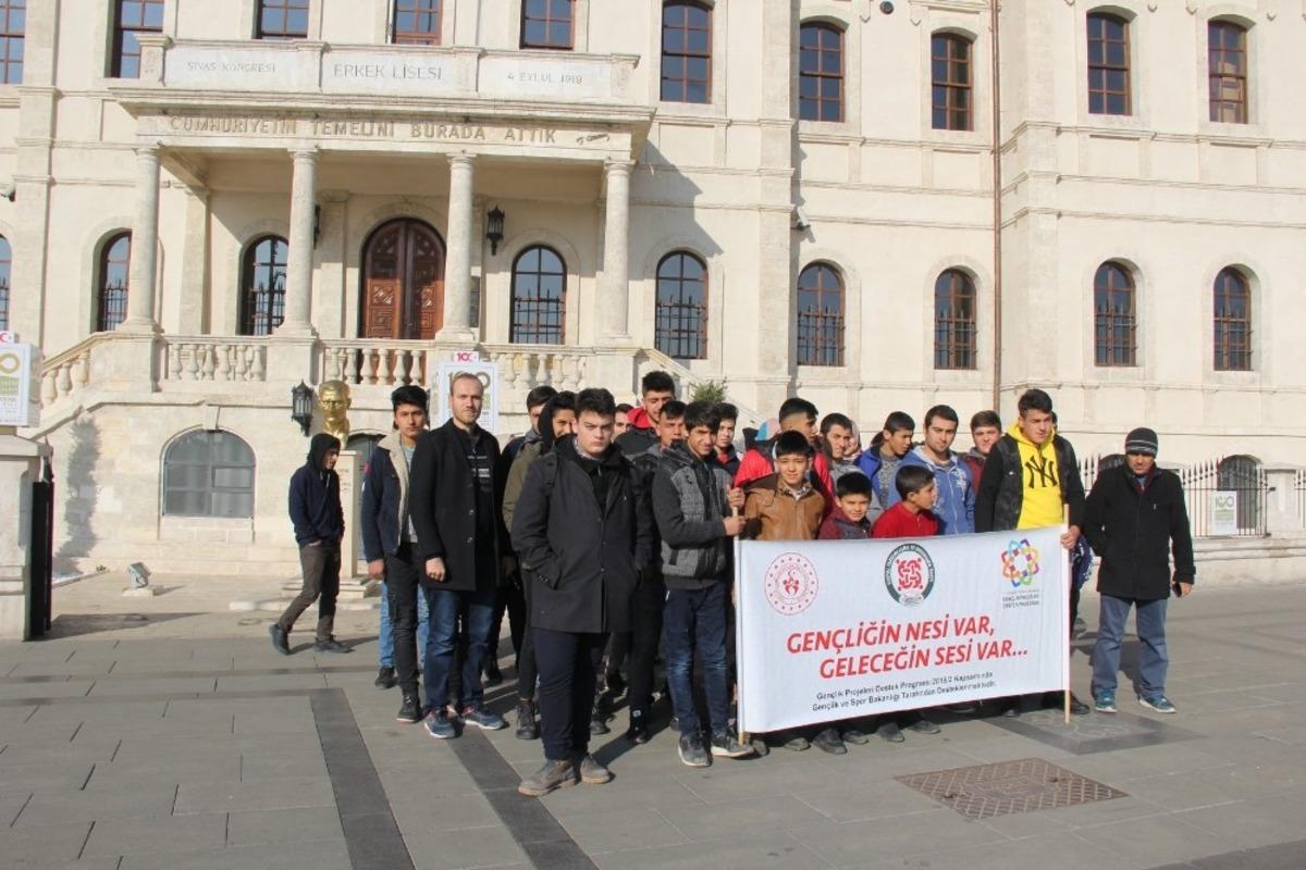 Darendeli &ouml;ğrencilere Sivas gezisi