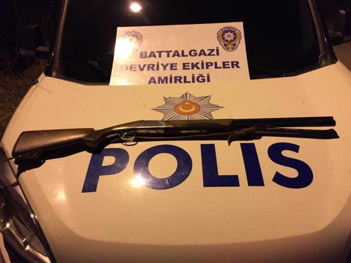 Malatya polisinden şok uygulama: 4 g&ouml;zaltı