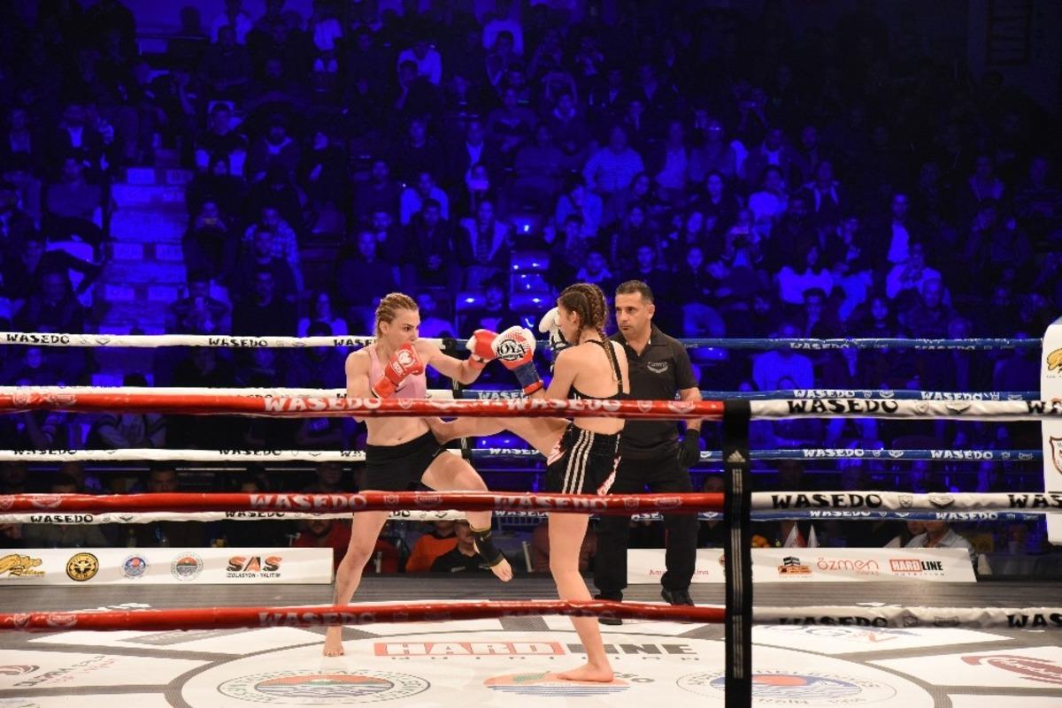 Toroslar Belediyesi&rsquo;nden muaythai sporuna destek