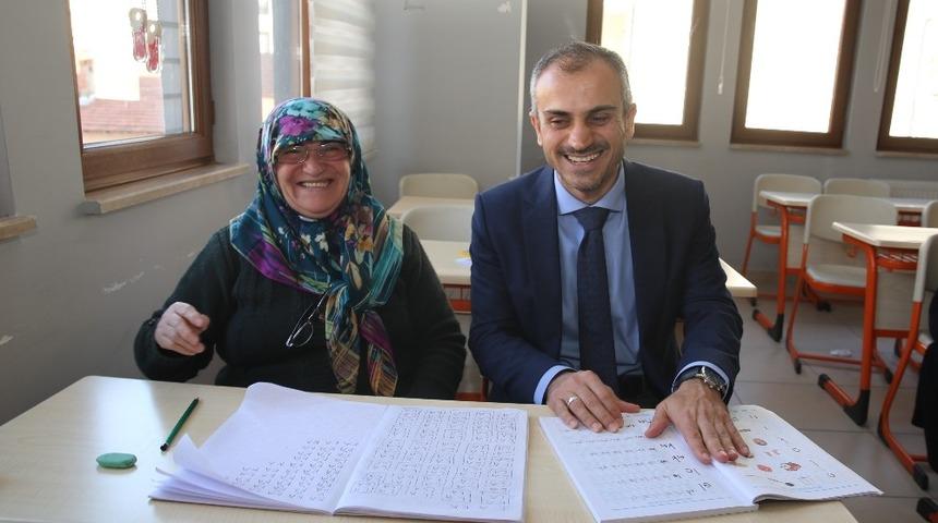 Halk eğitim kurslarında 74 kişi okuma-yazma &ouml;ğrendi