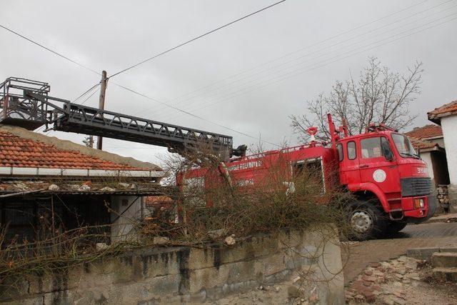 Bacada çıkan yangın paniğe neden oldu