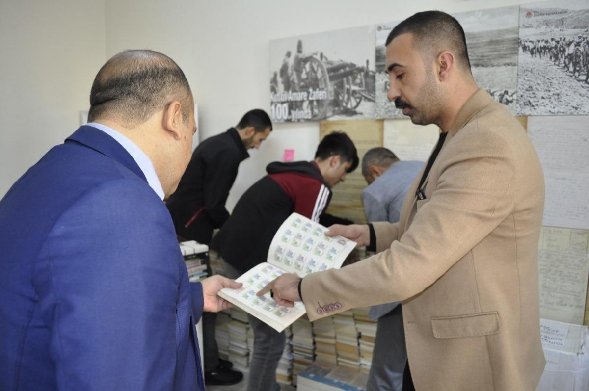 &Ouml;ğretmenler topladıkları kitaplarla mahkumlar i&ccedil;in k&uuml;t&uuml;phane kurdu