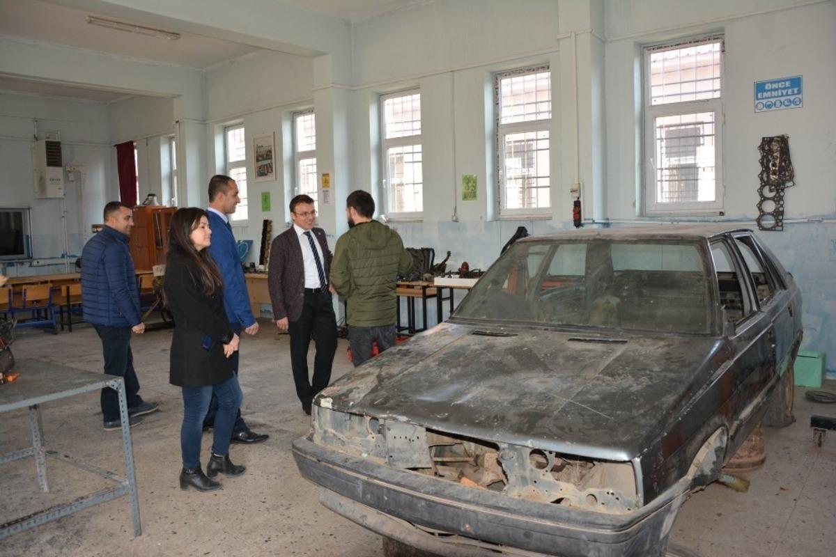 Kaymakam Sancaktutar&rsquo;dan okul ziyareti