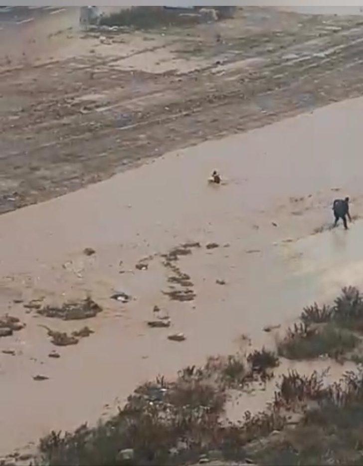 Adana'da can pazarı! Sel sularına kapılan çocuğun kurtarılma anı kamerada G1