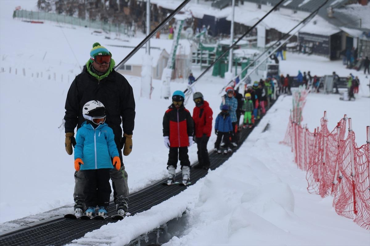 Kartalkaya'da kar yağışı etkili oluyor
