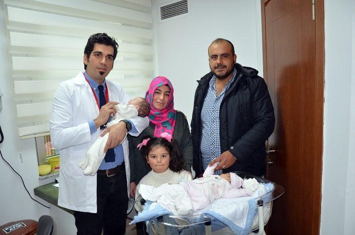 İkizinden ayrılmadı G2