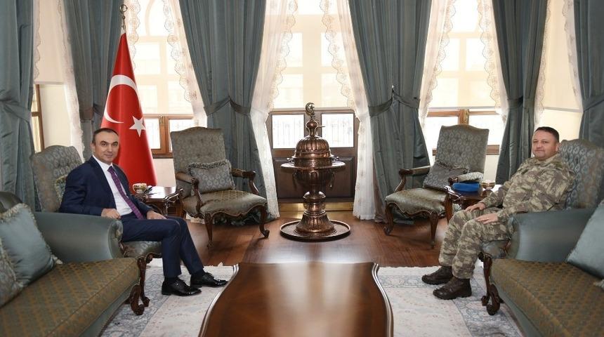 Vali Soyt&uuml;rk Tuğgeneral Acar ile bir araya geldi