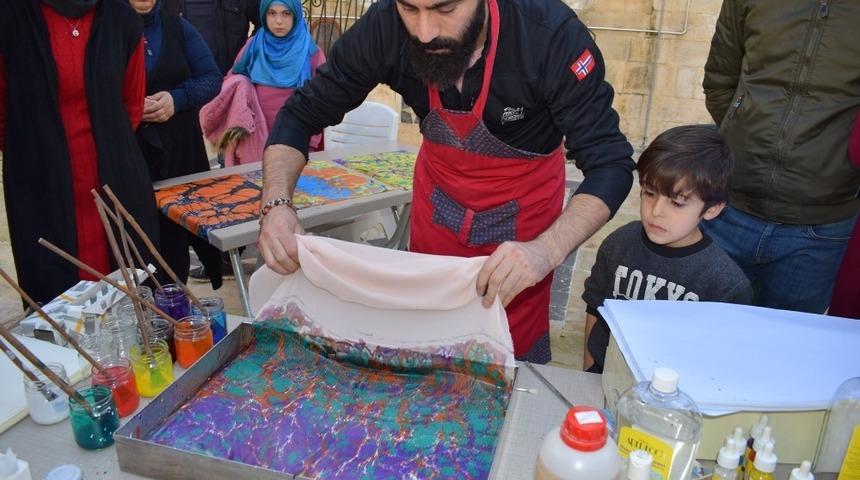 &Ccedil;ocuklarla &rsquo;&rsquo;Ebru Sanatı&rsquo;&rsquo; &ccedil;alışması