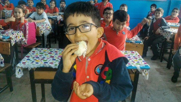 İzmit pişmaniyesi kilometrelerce uzaklıktaki öğrencilere ulaştı G1