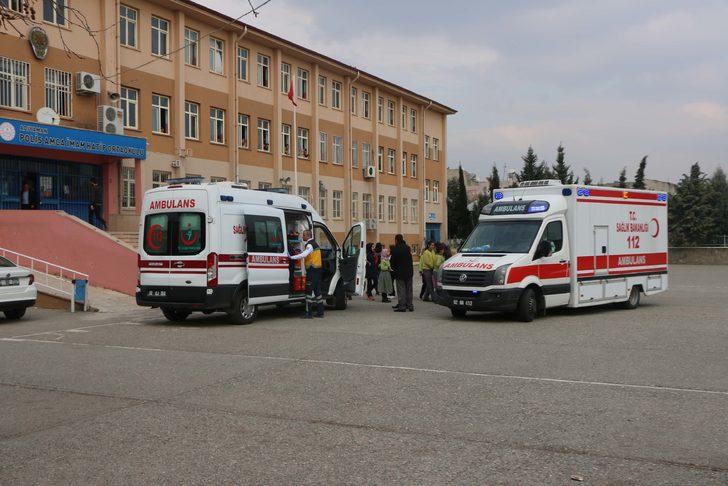 Adıyaman'da 9 öğrenci zehirlendiği iddiasıyla hastaneye kaldırıldı G2