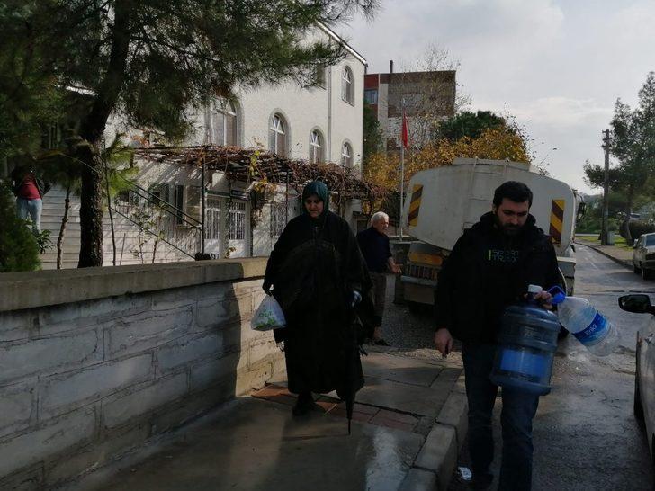 İzmirlilerin su çilesi! 2 gün oldu, kuyruklar oluştu G5