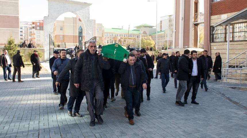 Van’ın sevilen ismi son yolculuğuna uğurlandı