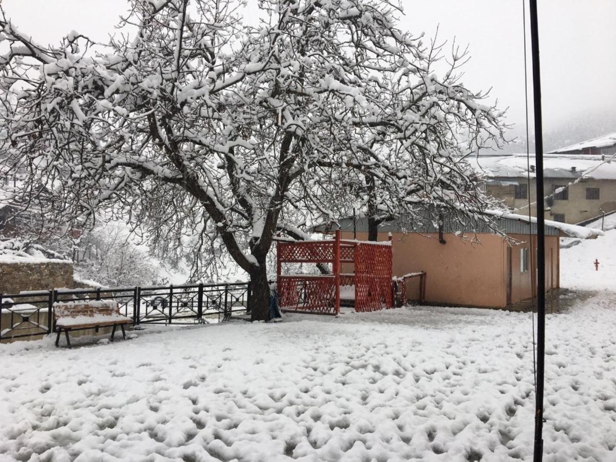 Adana&rsquo;nın Feke il&ccedil;esinde kar yolları kapattı