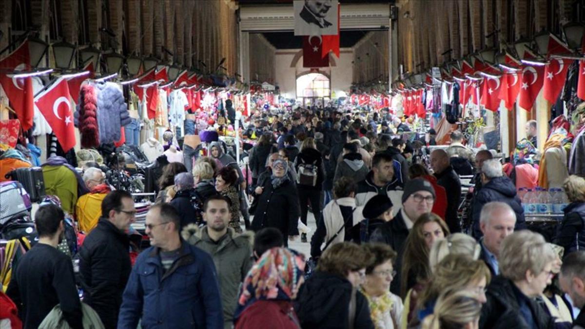 Yunan ve Bulgar turistler, Noel alışverişi i&ccedil;in Edirne'ye akın ediyor