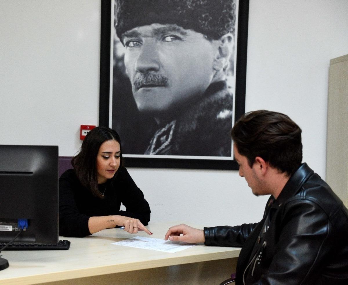 Kariyer Merkezi 34 bin 398 kişiyi işe y&ouml;nlendirdi