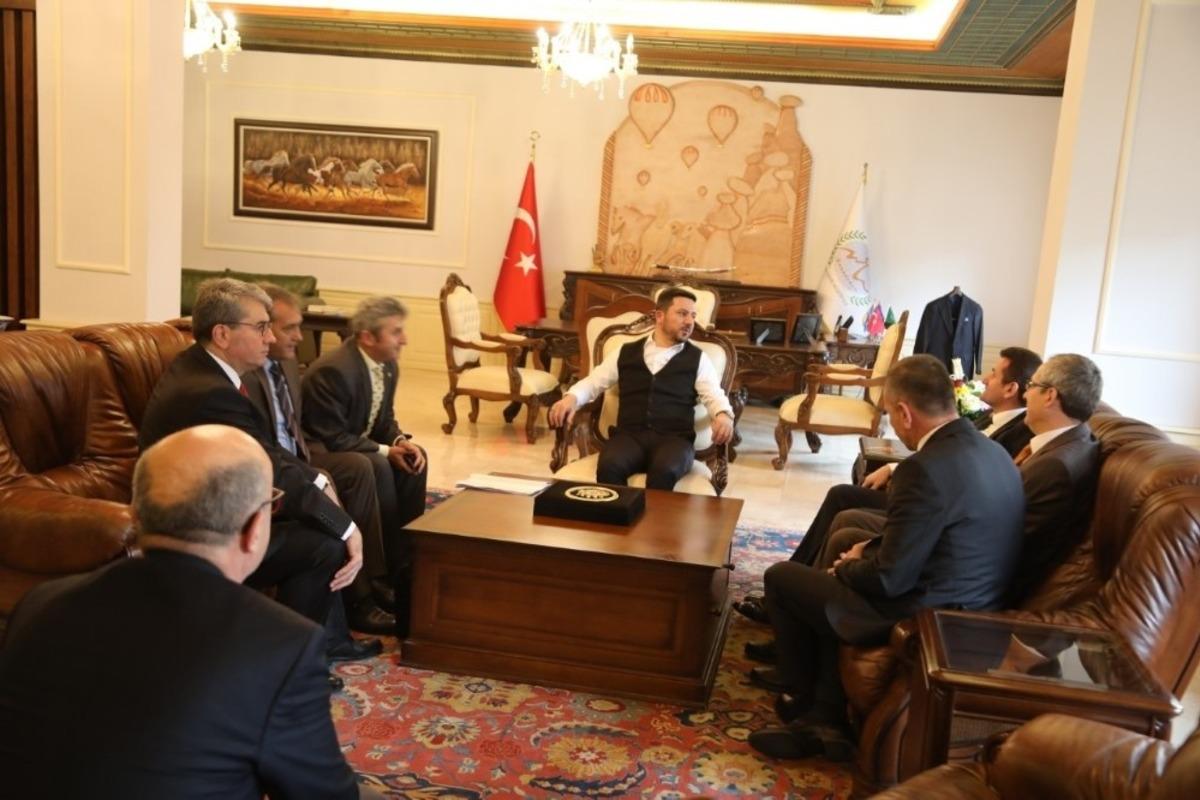 Orman B&ouml;lge M&uuml;d&uuml;r&uuml; &Ccedil;apkın, Belediye Başkanı Arı&rsquo;yı ziyaret etti