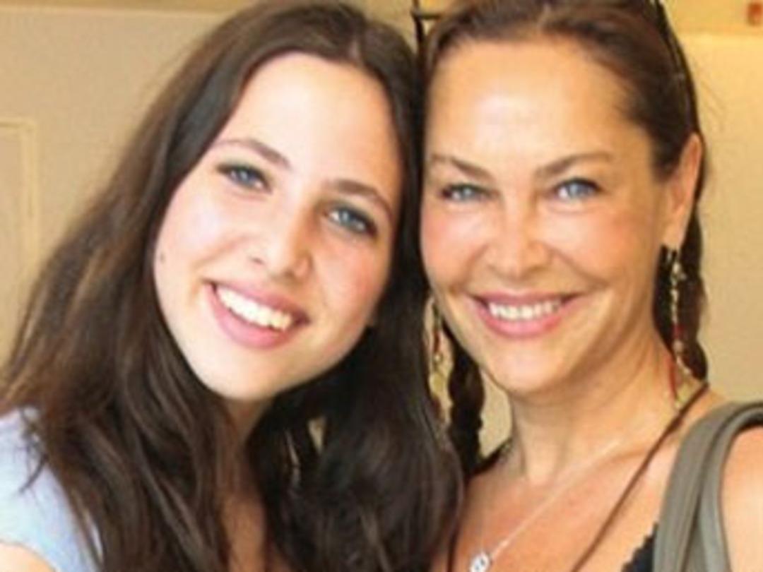 H&uuml;lya Avşar: Karışmayacaklar benim kızıma