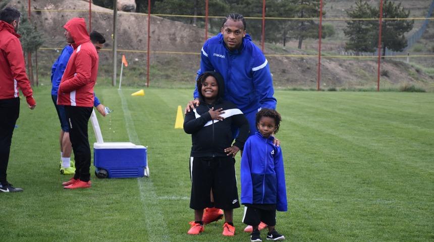 Yeni Malatyasporlu Mina'nın oğlunun durumu iyiye gidiyor