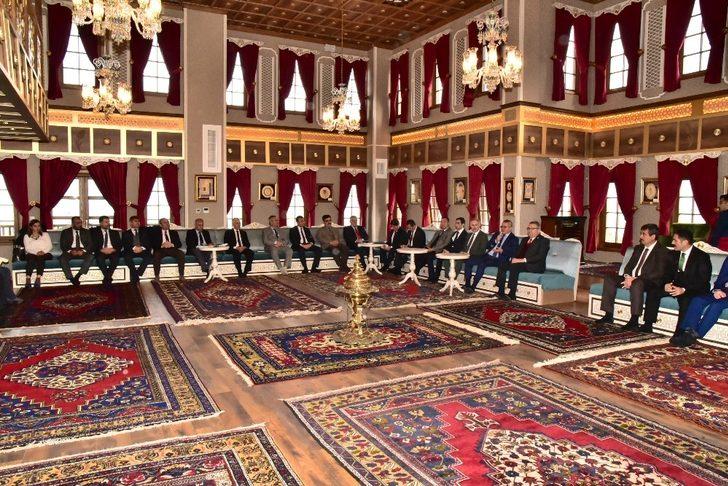 Vali Deniz, ilçe milli eğitim müdürleri ile bir araya geldi G3