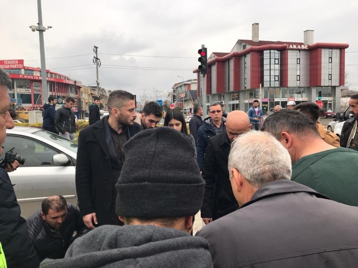 Kamyon ile elektrikli bisiklet &ccedil;arpıştı 2 yaralı