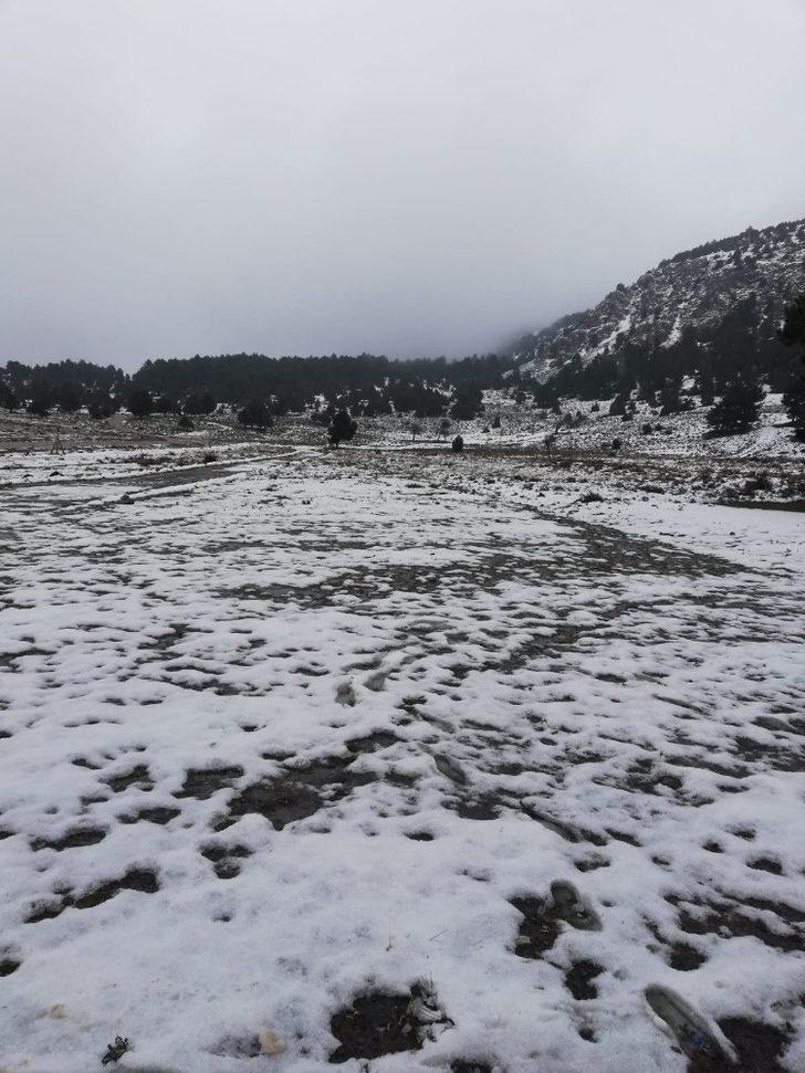 Denizli’nin yüksek kesimlerinde kar yağışı devam ediyor G1
