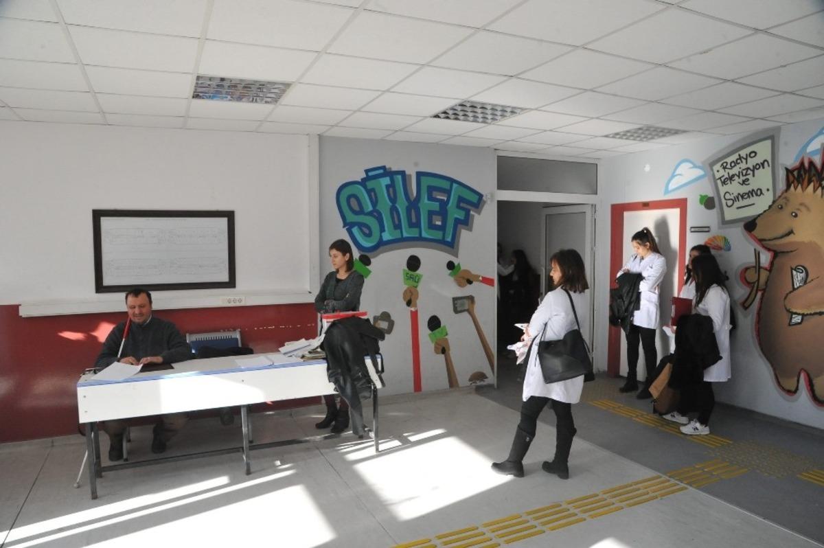 Kamp&uuml;ste g&ouml;rme engellilere farkındalık