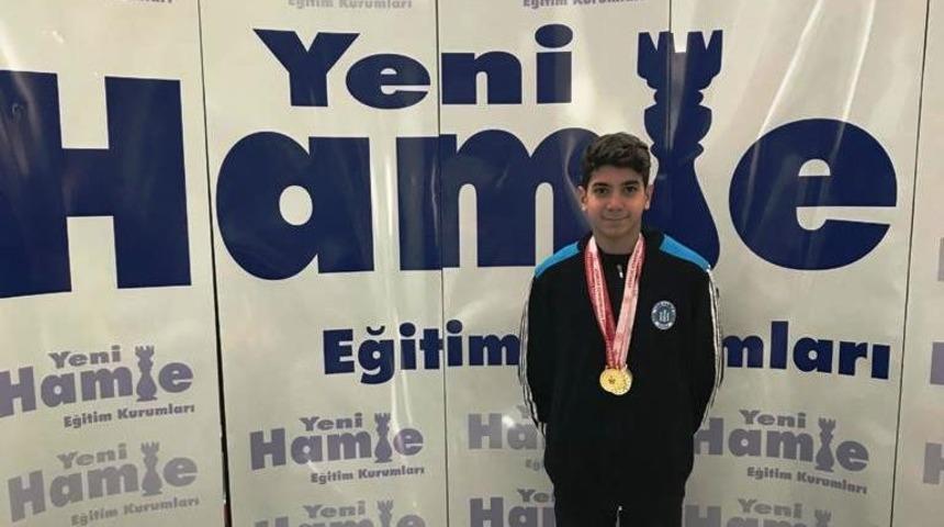 Yeni Hamle Koleji &ouml;ğrencisinden y&uuml;zme başarısı