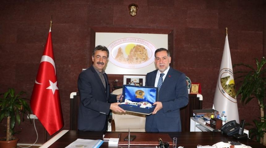 Yerel Y&ouml;netimler Başkan Yardımcısı Zenbilci, U&ccedil;hisar Belediye Başkanı S&uuml;sl&uuml;&rsquo;y&uuml; ziyaret etti