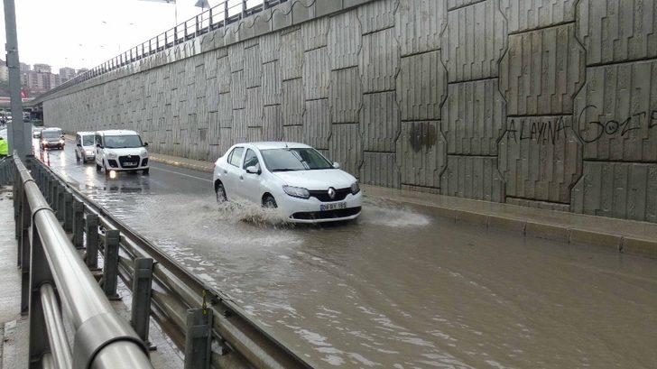 Kuşadası sağanak yağışa teslim oldu G4