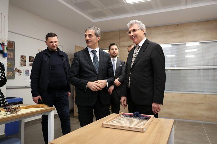 Başkan Yüce, Serdivan Fikir Sanat Akademisi’ni ziyaret etti G3