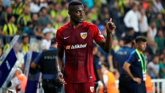 Bernard Mensah tercihini Galatasaray'dan yana yaptı
