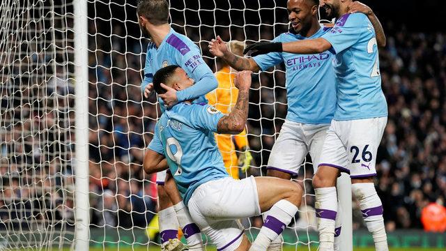 Mahrez, Fernandinho'nun transferini ağzından kaçırdı!