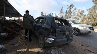 Libya'da darbeci Hafter güçleri sivil yerleşim alanını bombaladı: 4 ölü