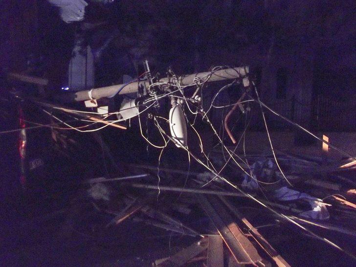 Elazığ'ın Sivrice ilçesinde fırtına kaymakamlık binasının çatısını uçurdu G4