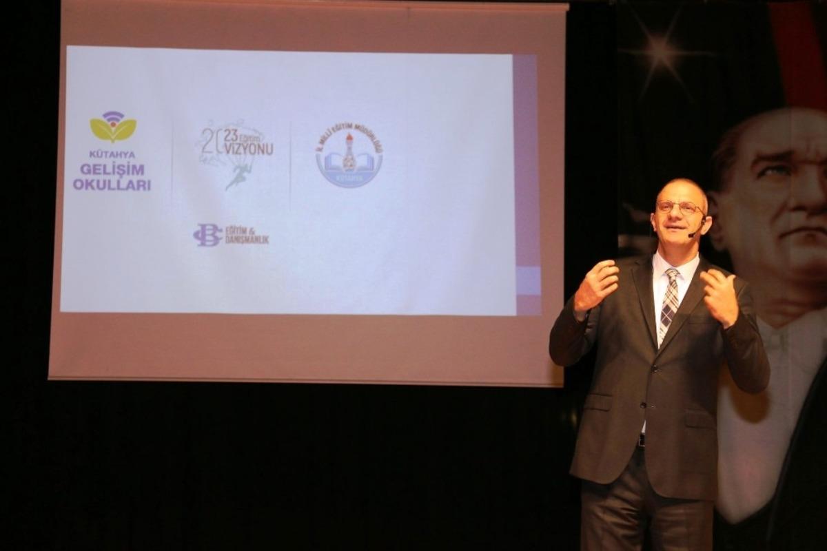 K&uuml;tahya İl Milli Eğitim M&uuml;d&uuml;rl&uuml;ğ&uuml; personeline &lsquo;Temsil ve Protokol Y&ouml;netimi&rsquo; konulu eğitimi